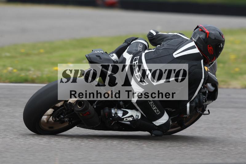 Archiv-2022/13 25.04.2022 Plüss Moto Sport ADR/Freies Fahren/backside